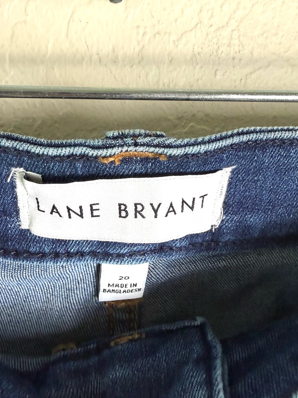 Lane Bryant Signature Fit Mid-Rise Bermuda Shorts 20 - Picture 4 of 12